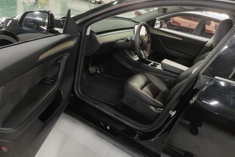 Used Tesla Model Y 2021 Long-Range All-Wheel-Drive Version Driver Seat