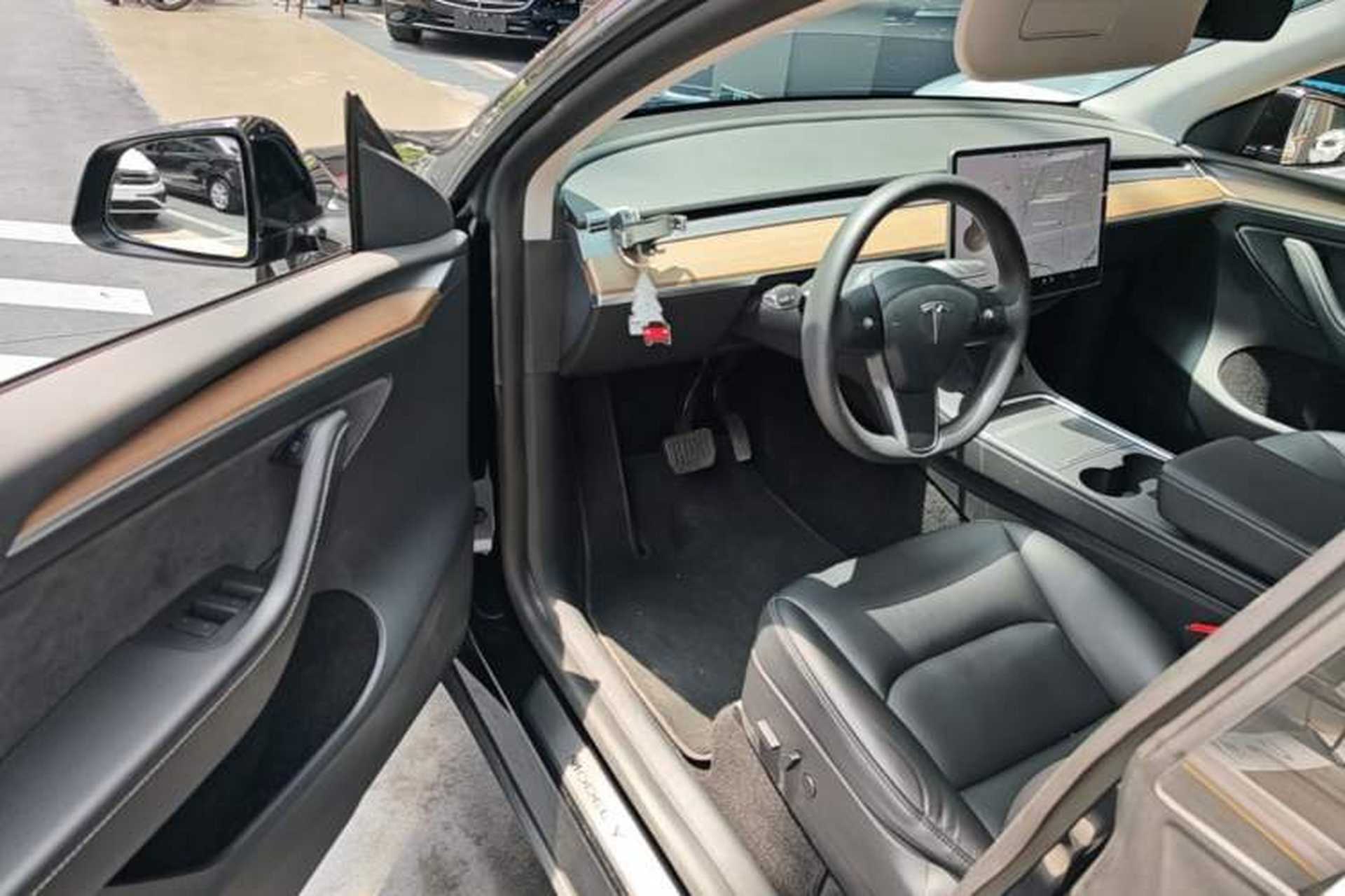 Used Tesla Model Y 2021 Standard Range Rear-Wheel Drive Version Driver Seat