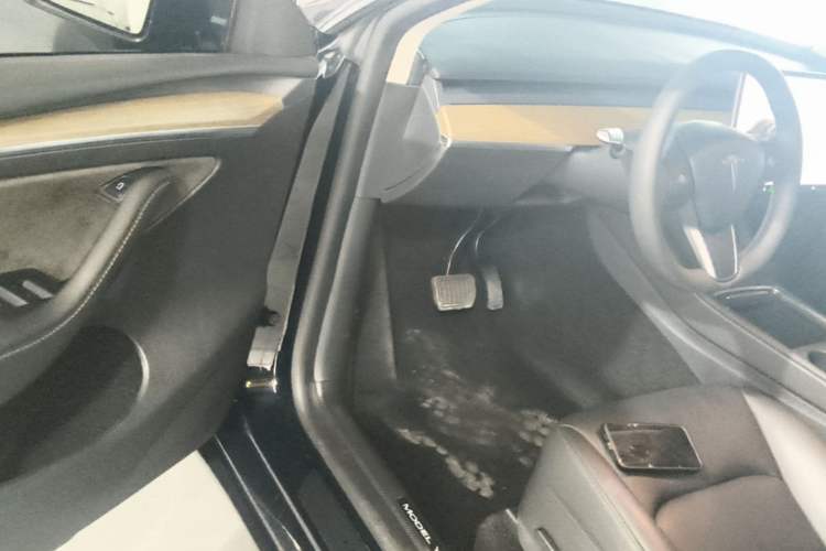 Used Tesla Model Y 2021 Long-Range All-Wheel-Drive Version Driver Seat