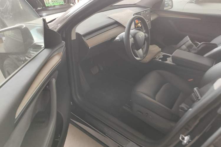 Used Tesla Model Y 2021 Long-Range All-Wheel-Drive Version Driver Seat