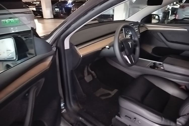 Used Tesla Model Y 2021 Long-Range All-Wheel-Drive Version Driver Seat