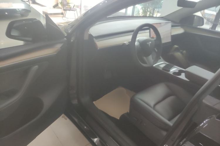 Used Tesla Model Y 2021 Long-Range All-Wheel-Drive Version Driver Seat