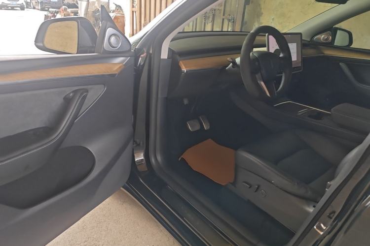 Used Tesla Model Y 2021 Long-Range All-Wheel-Drive Version Driver Seat