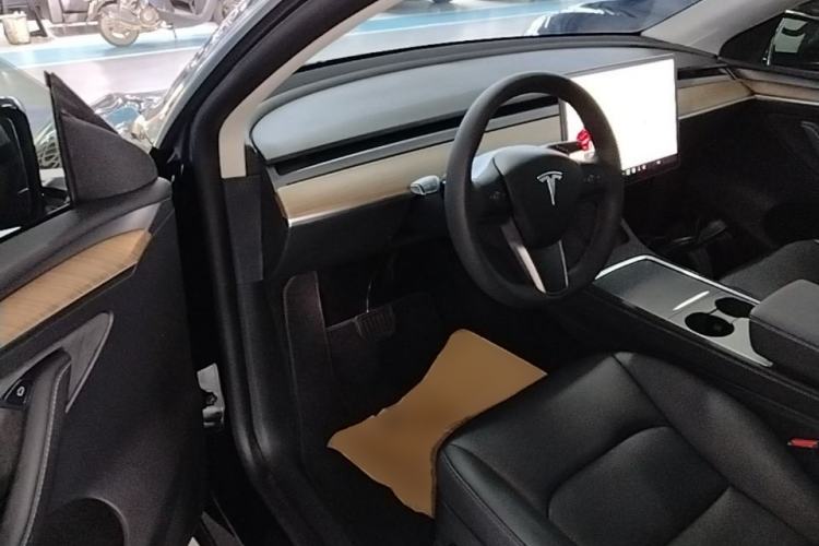 Used Tesla Model Y 2021 Long-Range All-Wheel-Drive Version Driver Seat
