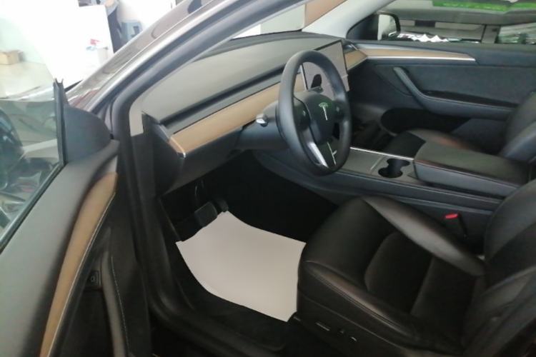 Used Tesla Model Y 2021 Long-Range All-Wheel-Drive Version Driver Seat