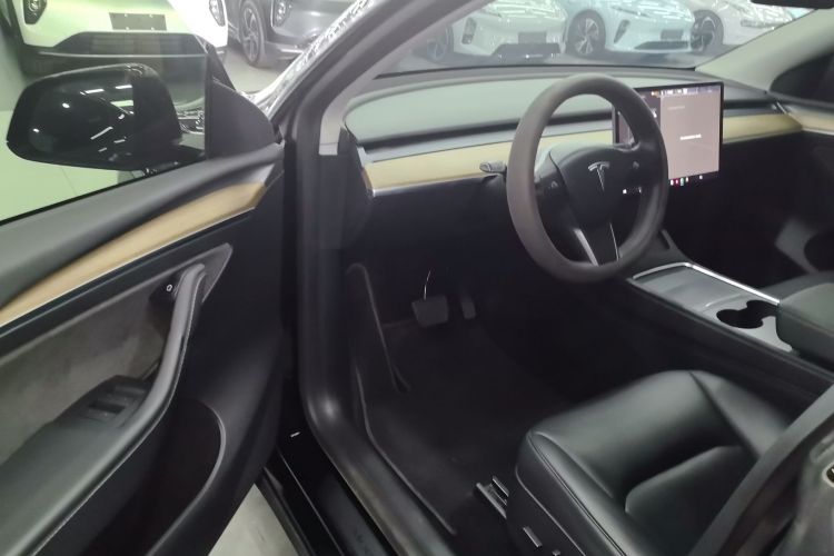 Used Tesla Model Y 2021 Long-Range All-Wheel-Drive Version Driver Seat