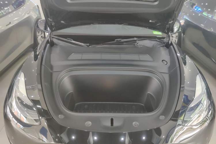 Used Tesla Model Y 2021 Standard Range Rear-Wheel Drive Version Engine Bay