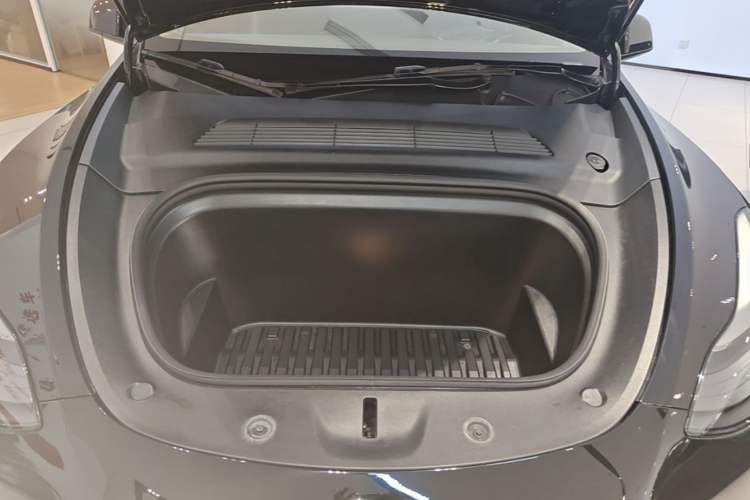 Used Tesla Model Y 2021 Standard Range Rear-Wheel Drive Version Engine Bay