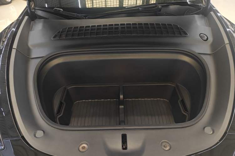 Used Tesla Model Y 2021 Standard Range Rear-Wheel Drive Version Engine Bay