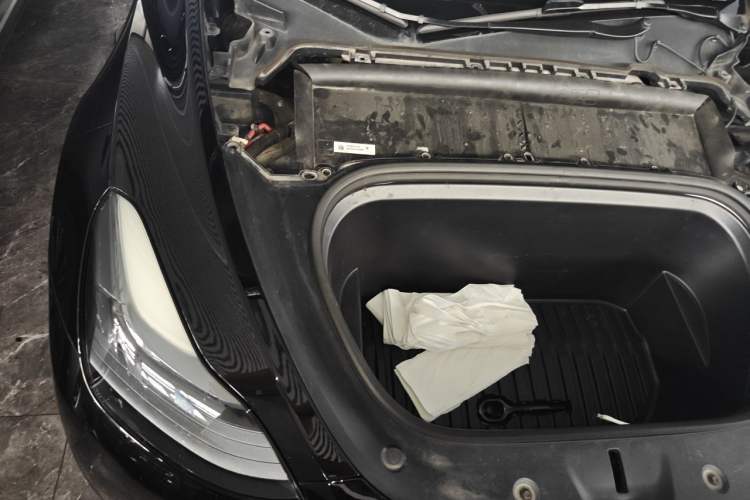Used Tesla Model Y 2021 Performance High-Performance All-Wheel-Drive Version Engine Bay Right