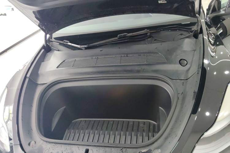 Used Tesla Model Y 2021 Performance High-Performance All-Wheel-Drive Version Engine Bay