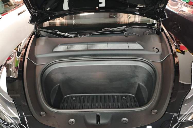 Used Tesla Model Y 2021 Standard Range Rear-Wheel Drive Version Engine Bay