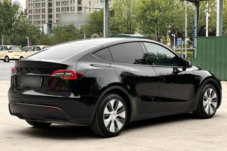 Used Tesla Model Y 2021 Long-Range All-Wheel-Drive Version 3D7 Exterior 1