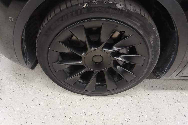 Used Tesla Model Y 2021 Standard Range Rear-Wheel Drive Version Exterior 1