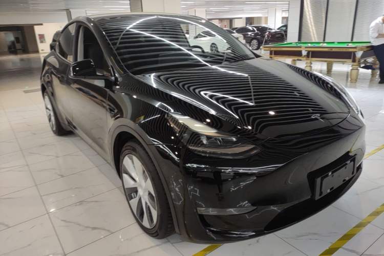 Used Tesla Model Y 2021 Long-Range All-Wheel-Drive Version 3D7 Exterior 1