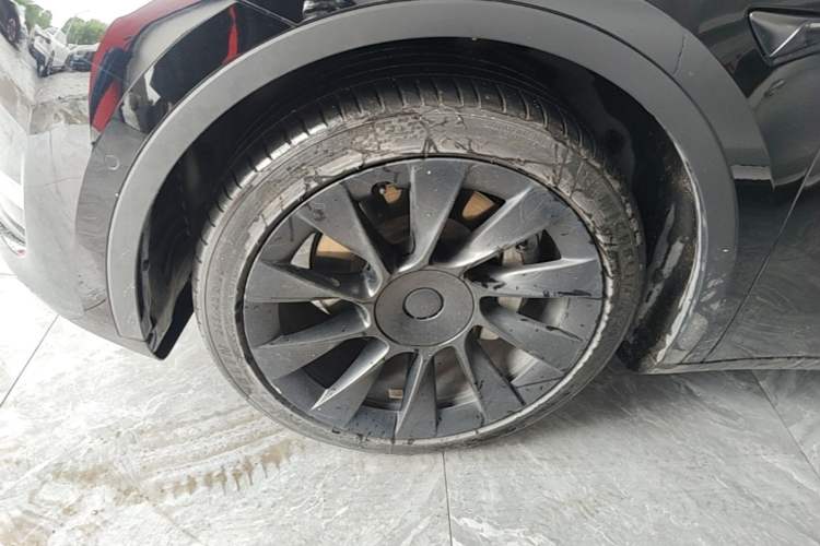 Used Tesla Model Y 2021 Long-Range All-Wheel-Drive Version 3D7 Exterior 1
