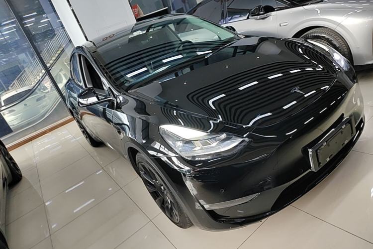 Used Tesla Model Y 2021 Long-Range All-Wheel-Drive Version 3D7 Exterior 1