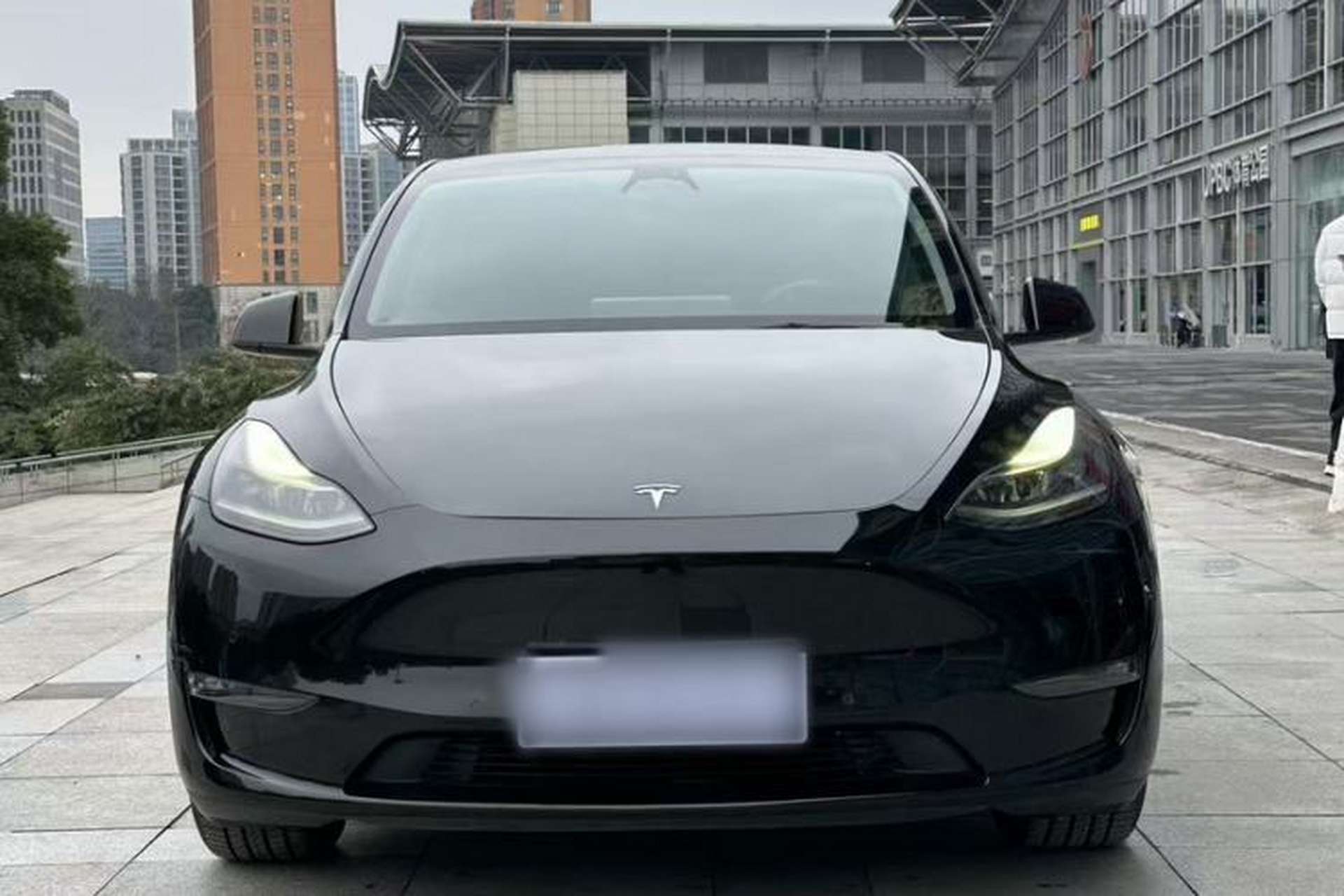 Used Tesla Model Y 2021 Long-Range All-Wheel-Drive Version 3D7 Exterior 1