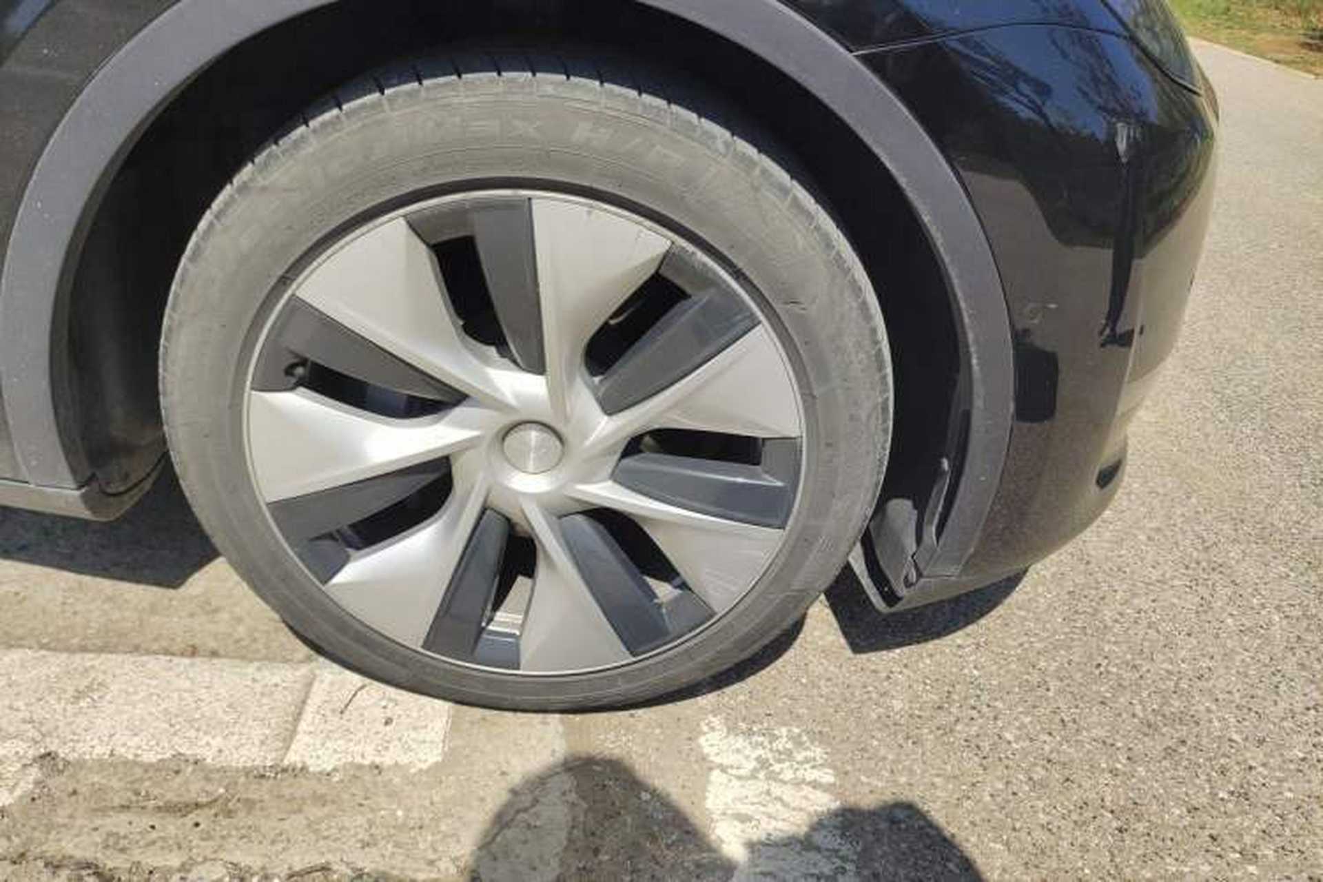 Used Tesla Model Y 2021 Long-Range All-Wheel-Drive Version 3D7 Exterior 1