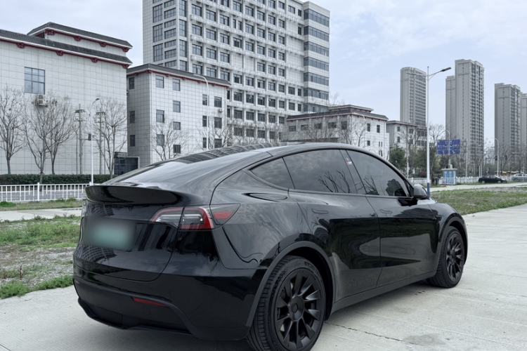 Used Tesla Model Y 2021 Long-Range All-Wheel-Drive Version 3D7 Exterior 1