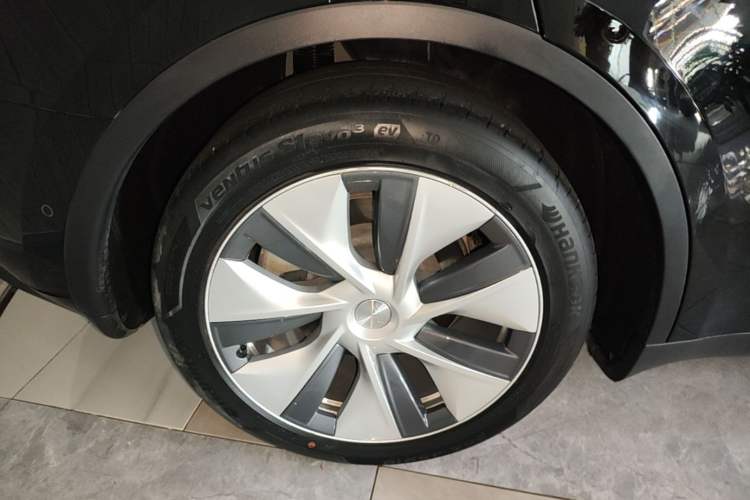 Used Tesla Model Y 2021 Standard Range Rear-Wheel Drive Version Exterior 1