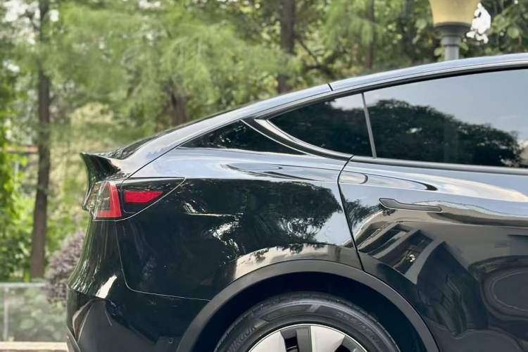 Used Tesla Model Y 2021 Standard Range Rear-Wheel Drive Version Exterior 11