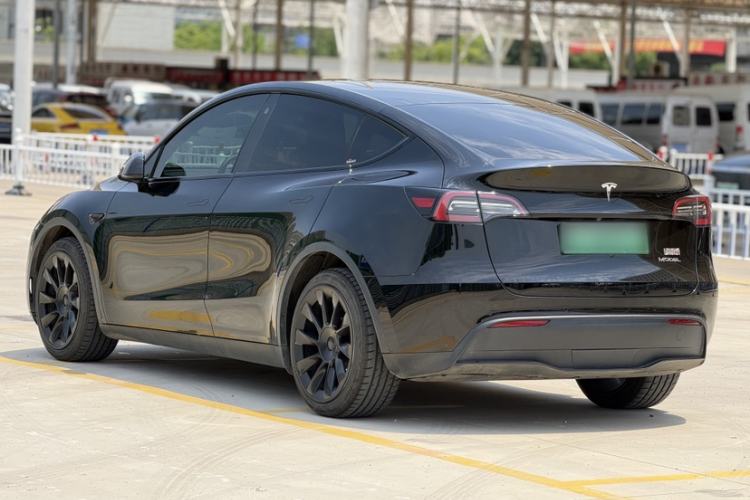 Used Tesla Model Y 2021 Long-Range All-Wheel-Drive Version Exterior 2