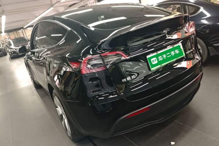Used Tesla Model Y 2021 Long-Range All-Wheel-Drive Version 3D7 Exterior 2