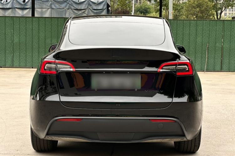 Used Tesla Model Y 2021 Long-Range All-Wheel-Drive Version 3D7 Exterior 2