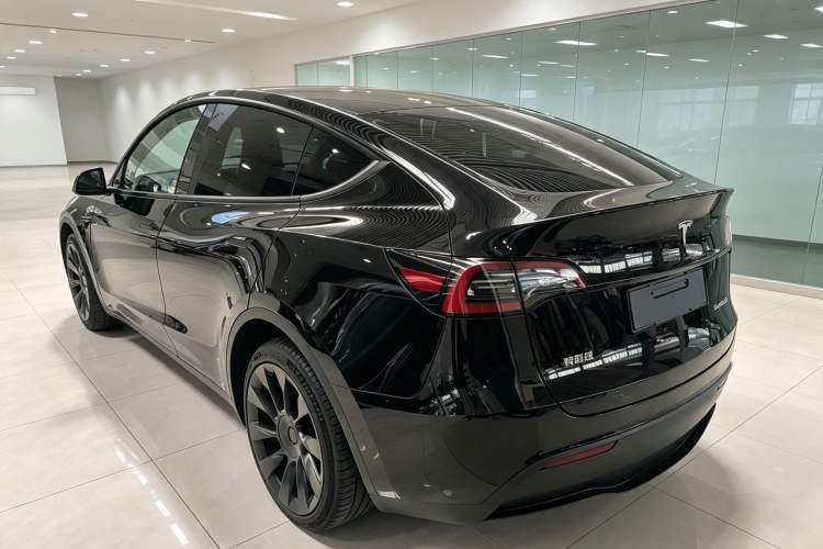 Used Tesla Model Y 2021 Standard Range Rear-Wheel Drive Version Exterior 2