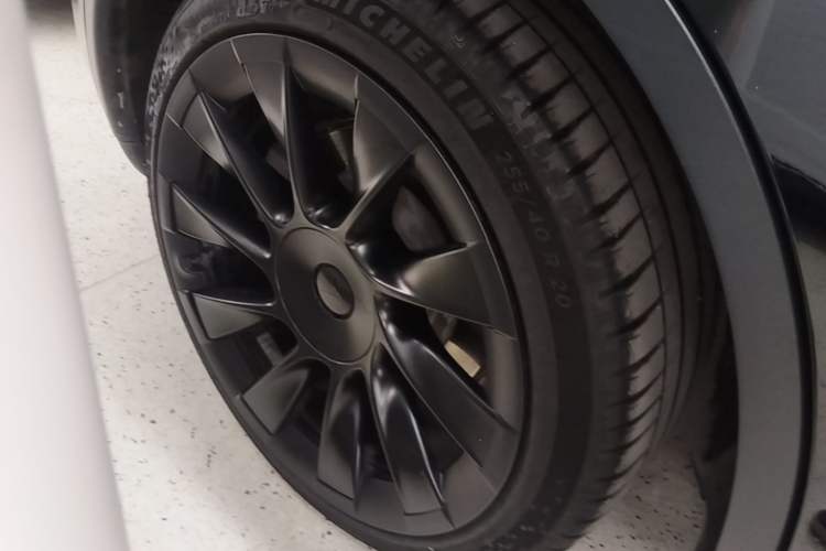 Used Tesla Model Y 2021 Standard Range Rear-Wheel Drive Version Exterior 2