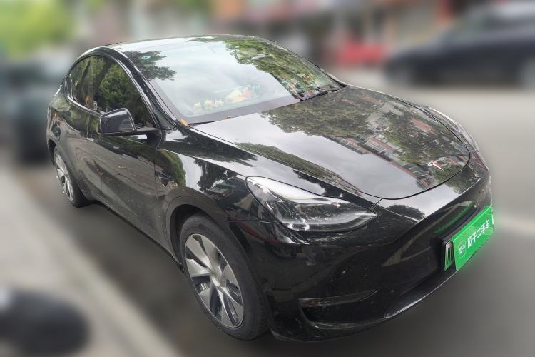 Used Tesla Model Y 2021 Long-Range All-Wheel-Drive Version 3D7 Exterior 2