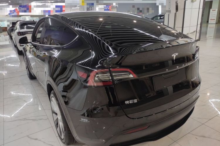 Used Tesla Model Y 2021 Long-Range All-Wheel-Drive Version 3D7 Exterior 2