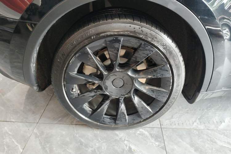 Used Tesla Model Y 2021 Long-Range All-Wheel-Drive Version 3D7 Exterior 2