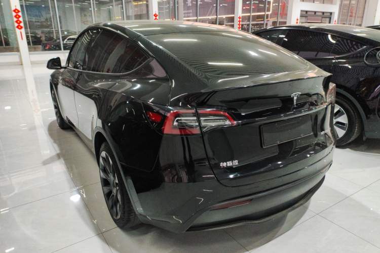 Used Tesla Model Y 2021 Long-Range All-Wheel-Drive Version Exterior 2