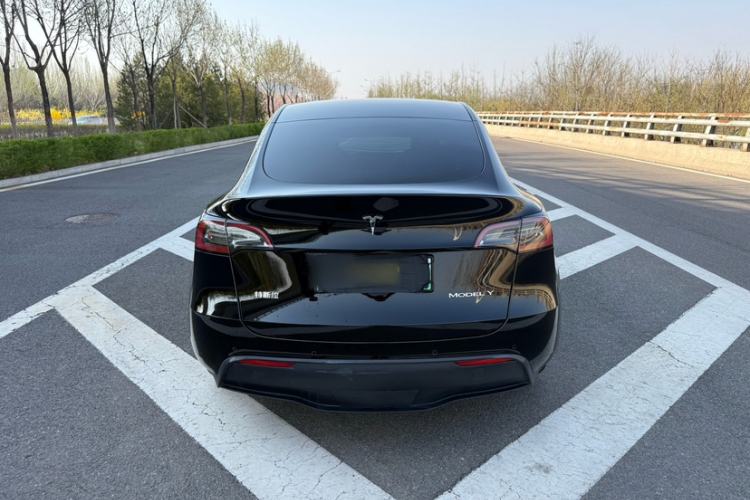 Used Tesla Model Y 2021 Standard Range Rear-Wheel Drive Version Exterior 2