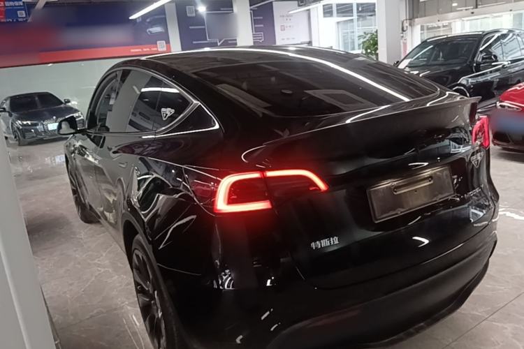 Used Tesla Model Y 2021 Long-Range All-Wheel-Drive Version 3D7 Exterior 2