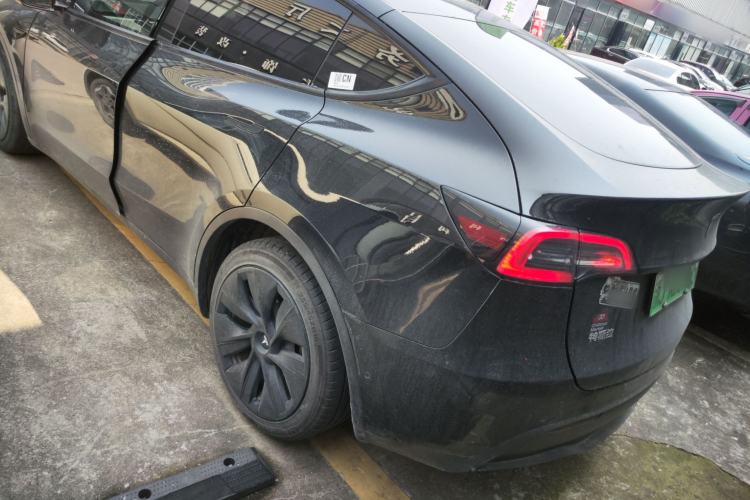 Used Tesla Model Y 2021 Standard Range Rear-Wheel Drive Version Exterior 2