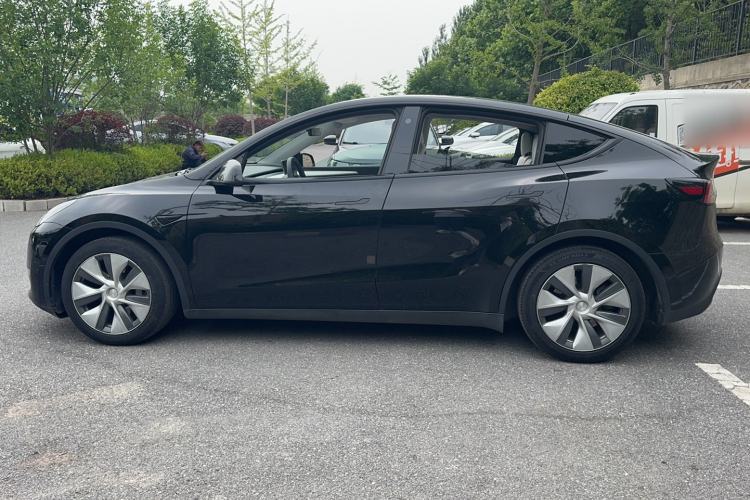 Used Tesla Model Y 2021 Standard Range Rear-Wheel Drive Version Exterior 2