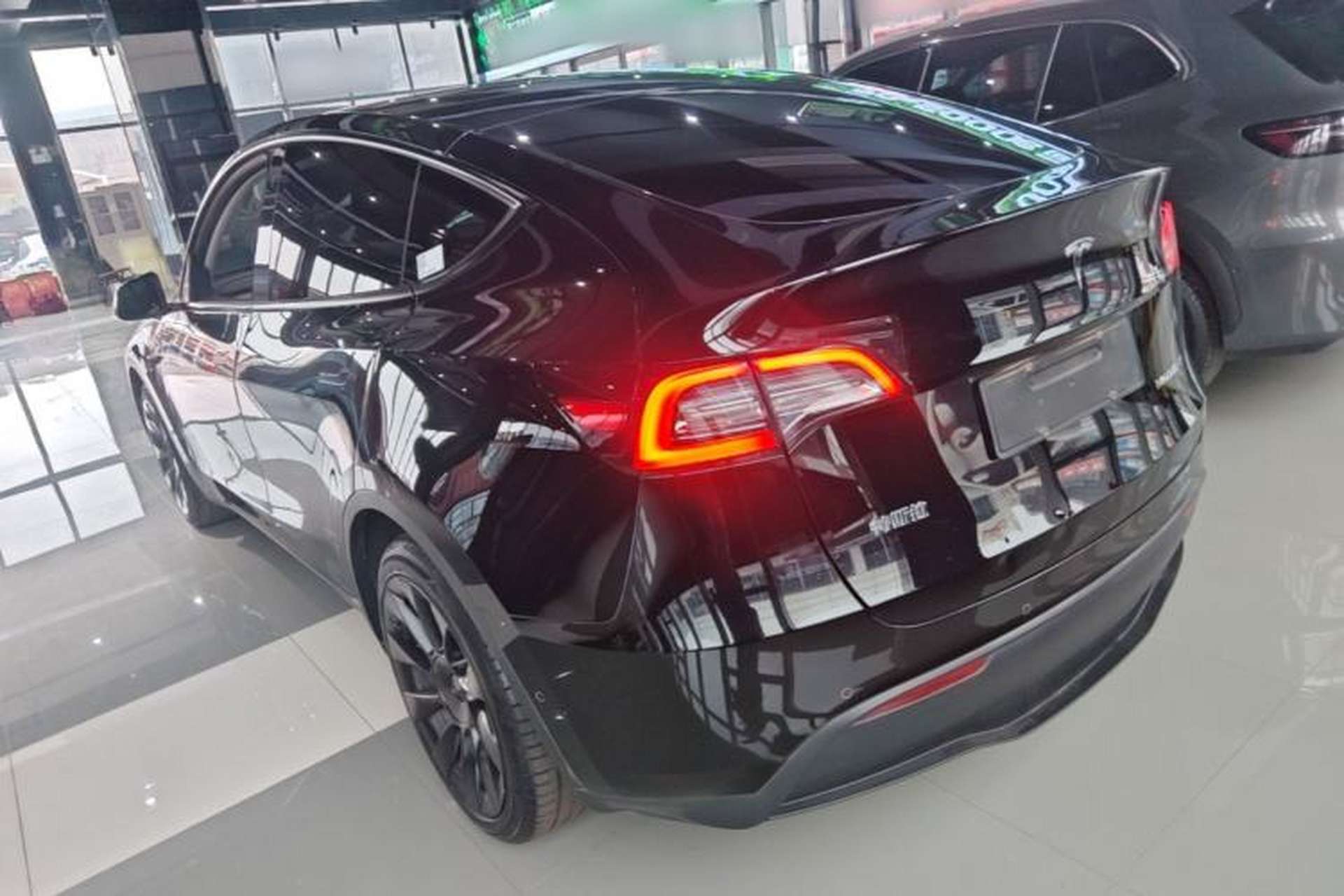 Used Tesla Model Y 2021 Long-Range All-Wheel-Drive Version Exterior 2