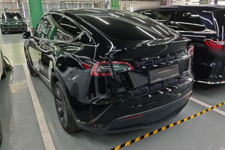 Used Tesla Model Y 2021 Long-Range All-Wheel-Drive Version 3D7 Exterior 2