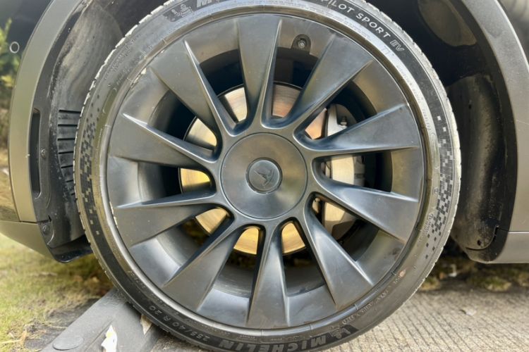 Used Tesla Model Y 2021 Standard Range Rear-Wheel Drive Version Exterior 2