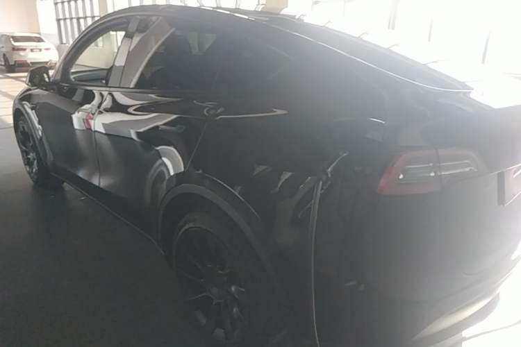 Used Tesla Model Y 2021 Long-Range All-Wheel-Drive Version 3D7 Exterior 2