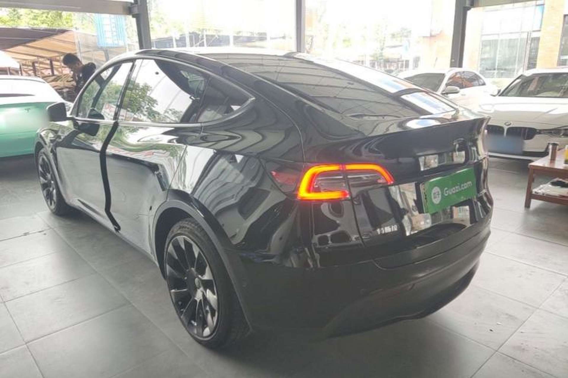 Used Tesla Model Y 2021 Standard Range Rear-Wheel Drive Version Exterior 2