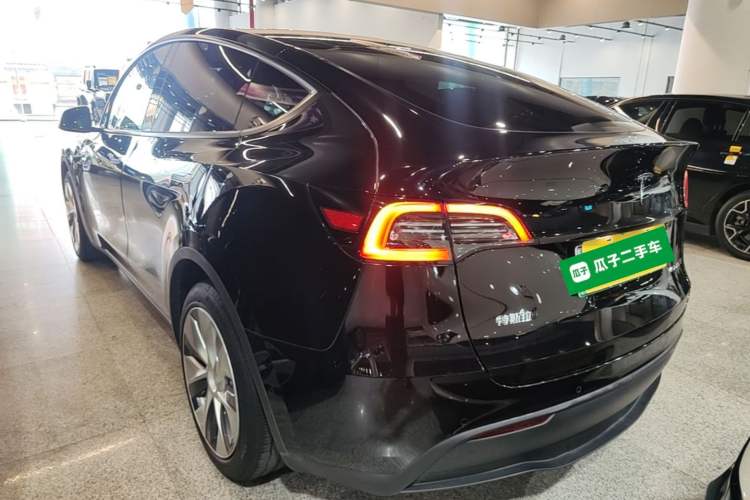 Used Tesla Model Y 2021 Long-Range All-Wheel-Drive Version Exterior 2