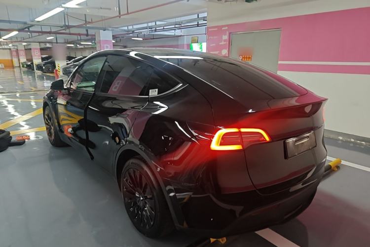 Used Tesla Model Y 2021 Standard Range Rear-Wheel Drive Version Exterior 2