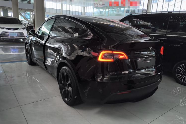 Used Tesla Model Y 2021 Standard Range Rear-Wheel Drive Version Exterior 2