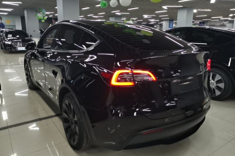 Used Tesla Model Y 2021 Long-Range All-Wheel-Drive Version 3D7 Exterior 2