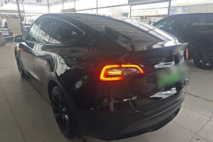 Used Tesla Model Y 2021 Long-Range All-Wheel-Drive Version 3D7 Exterior 2