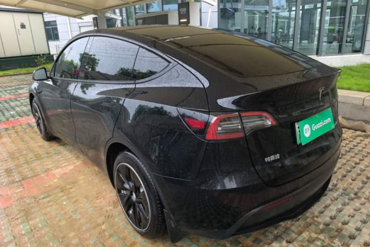 Used Tesla Model Y 2021 Standard Range Rear-Wheel Drive Version Exterior 2